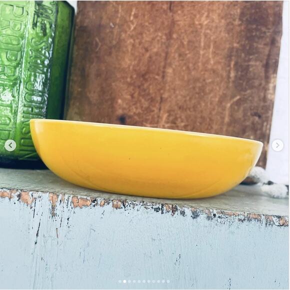 Vintage Fire King Ovenware (USA) 14 Deep Yellow Shallow Milk Glass Bowl - Picture 2 of 10